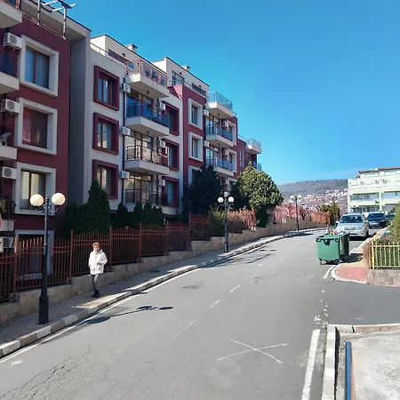 In Sea Breeze Complex *